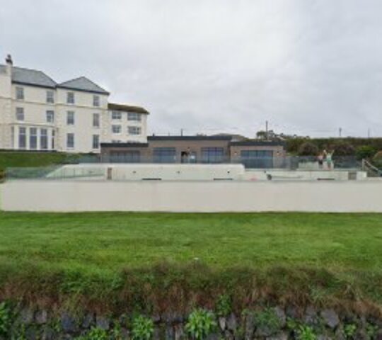 Outdoor Swimming pool